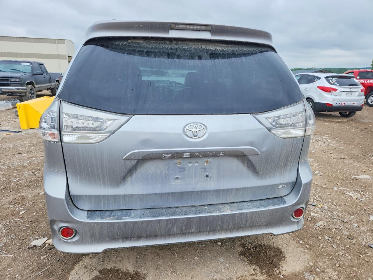 2013 Toyota Sienna Sport - zdjęcie 6