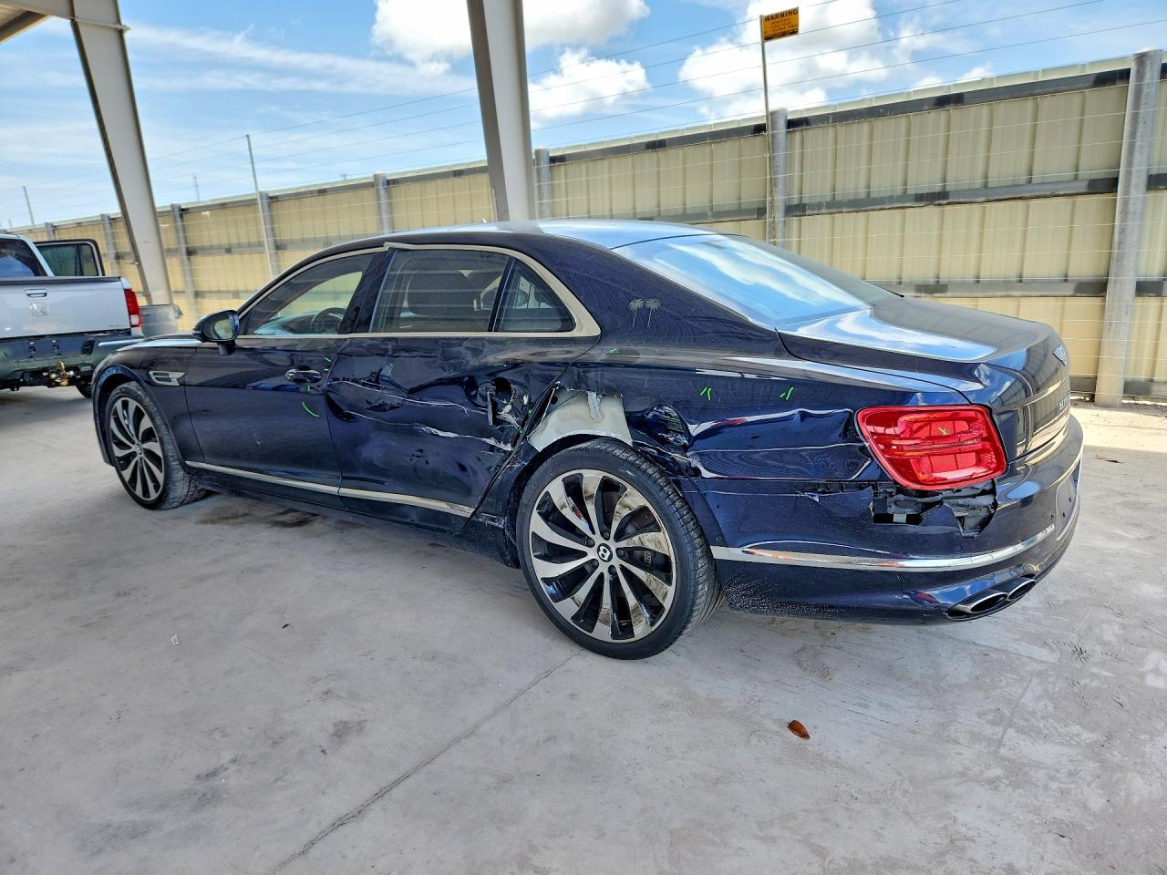 2021 Bentley Flying Spur - zdjęcie 2