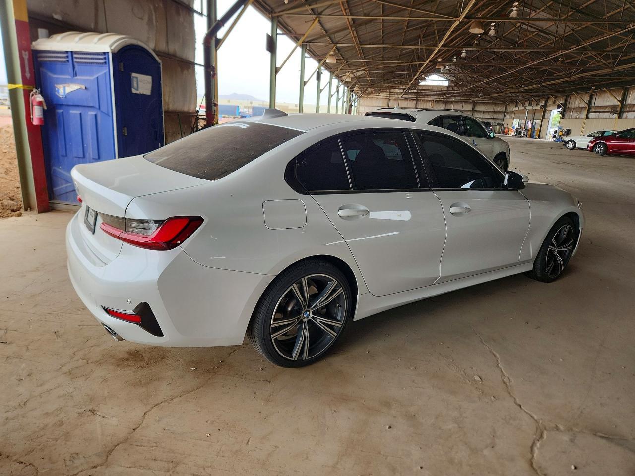 2022 BMW 330I - zdjęcie 3