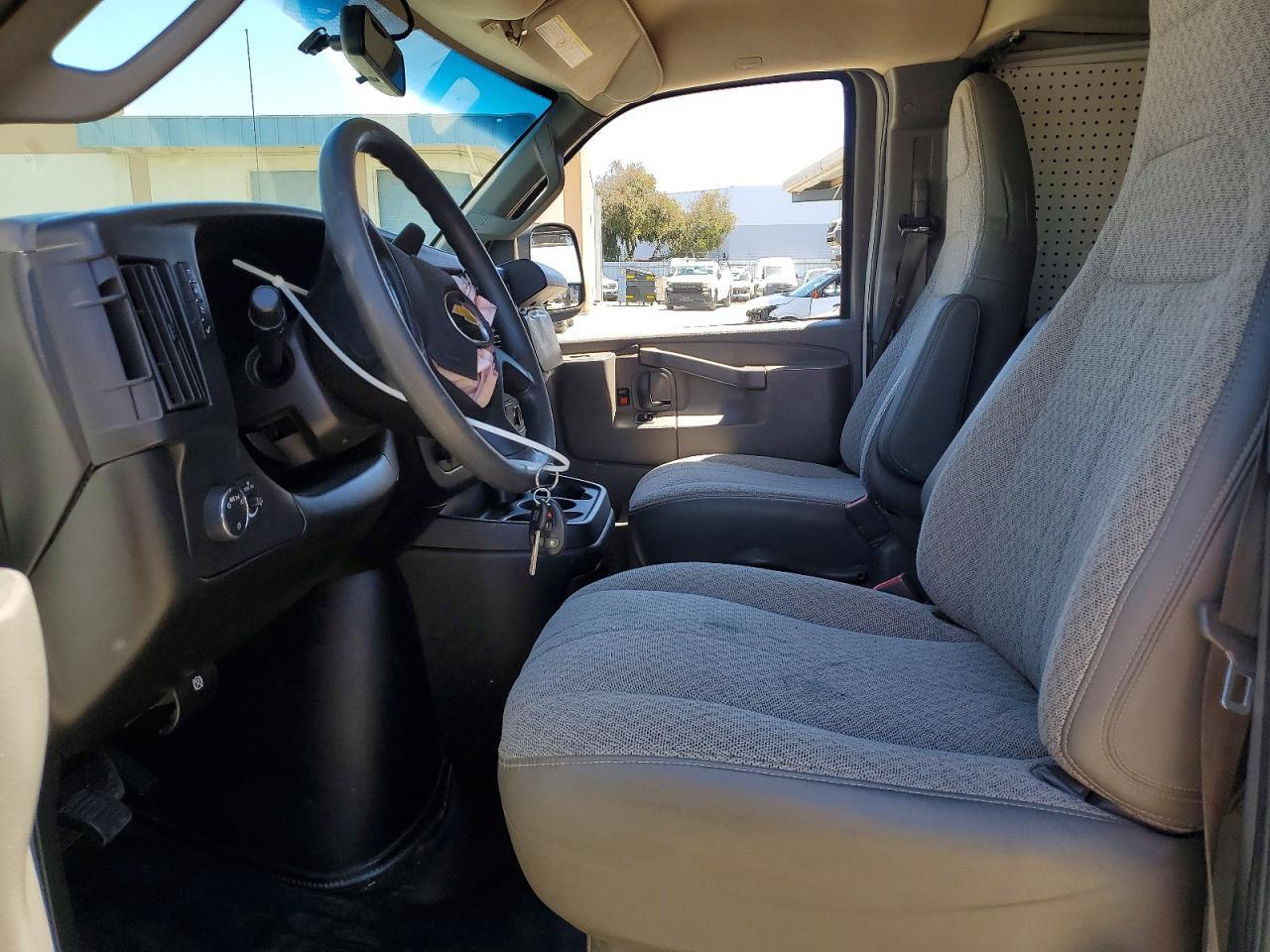 2020 Chevrolet Express G2500 - zdjęcie 7
