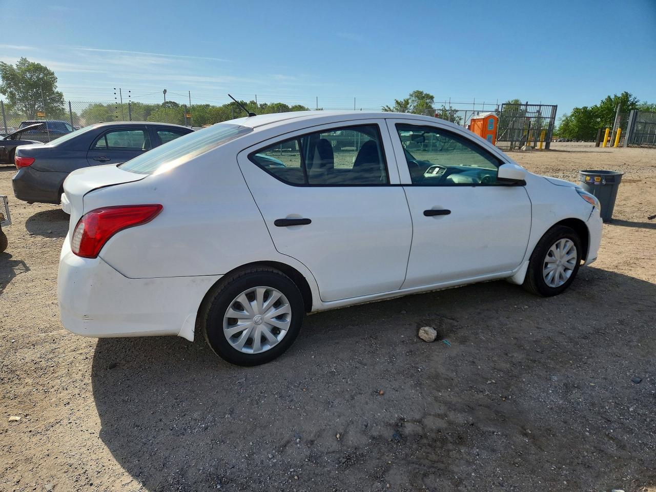 2016 Nissan Versa 1.6 S - zdjęcie 3