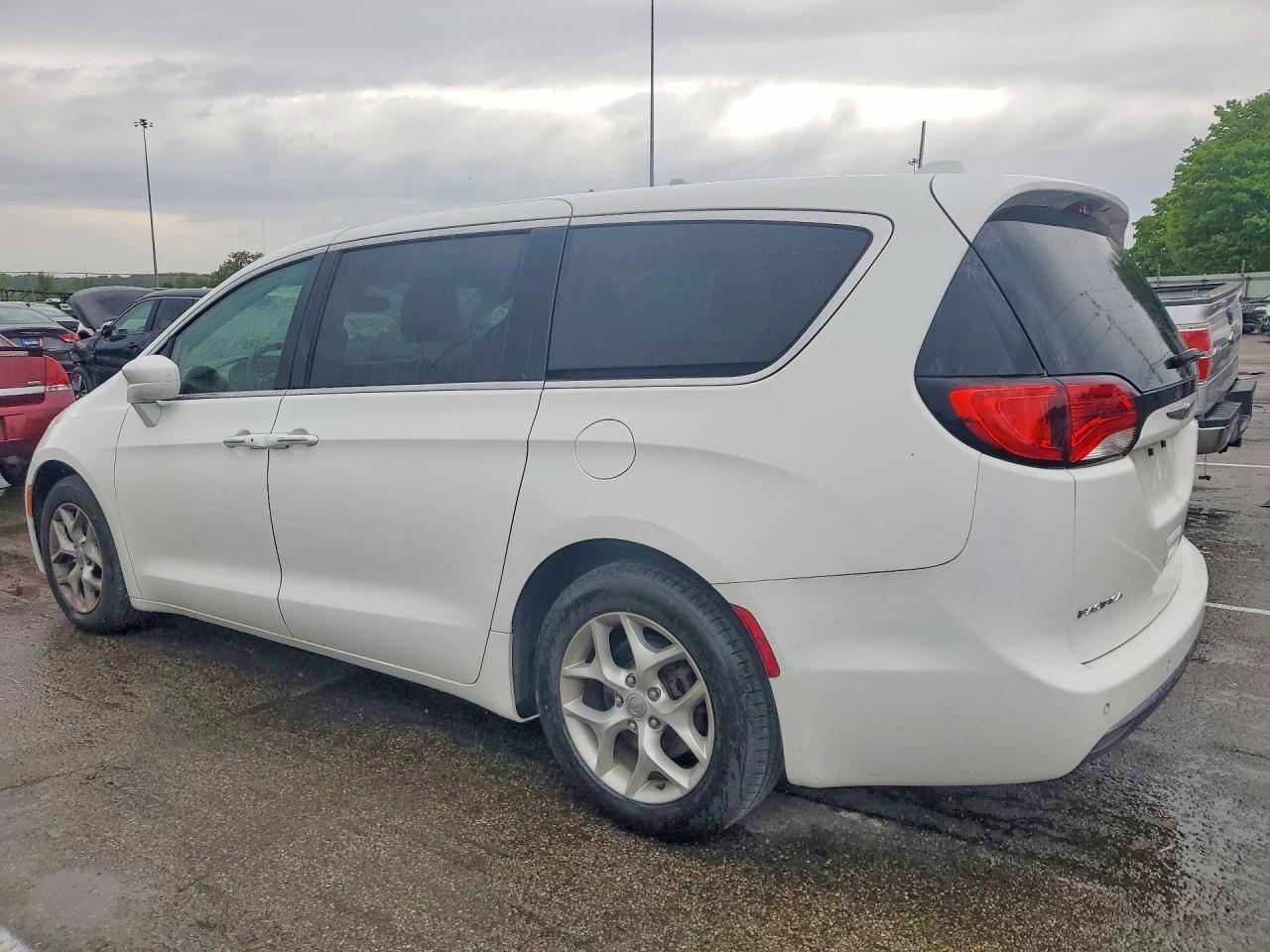 2018 Chrysler Pacifica Touring Plus - zdjęcie 2