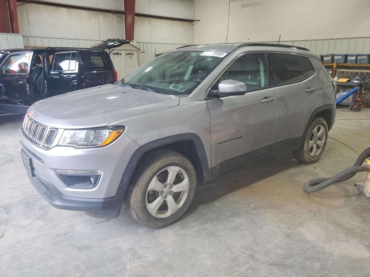2019 Jeep Compass Latitude - zdjęcie główne