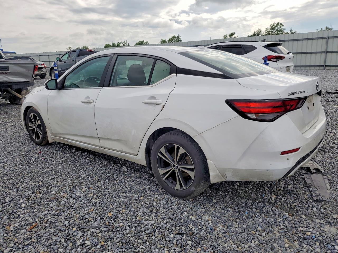 2021 Nissan Sentra Sv - zdjęcie 2