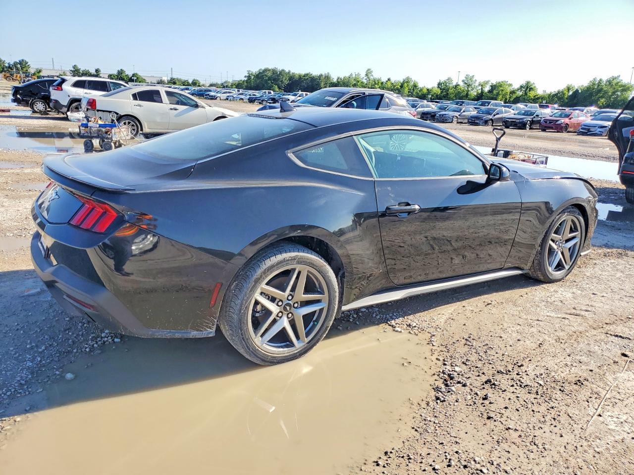 Ford Mustang - zdjęcie 3