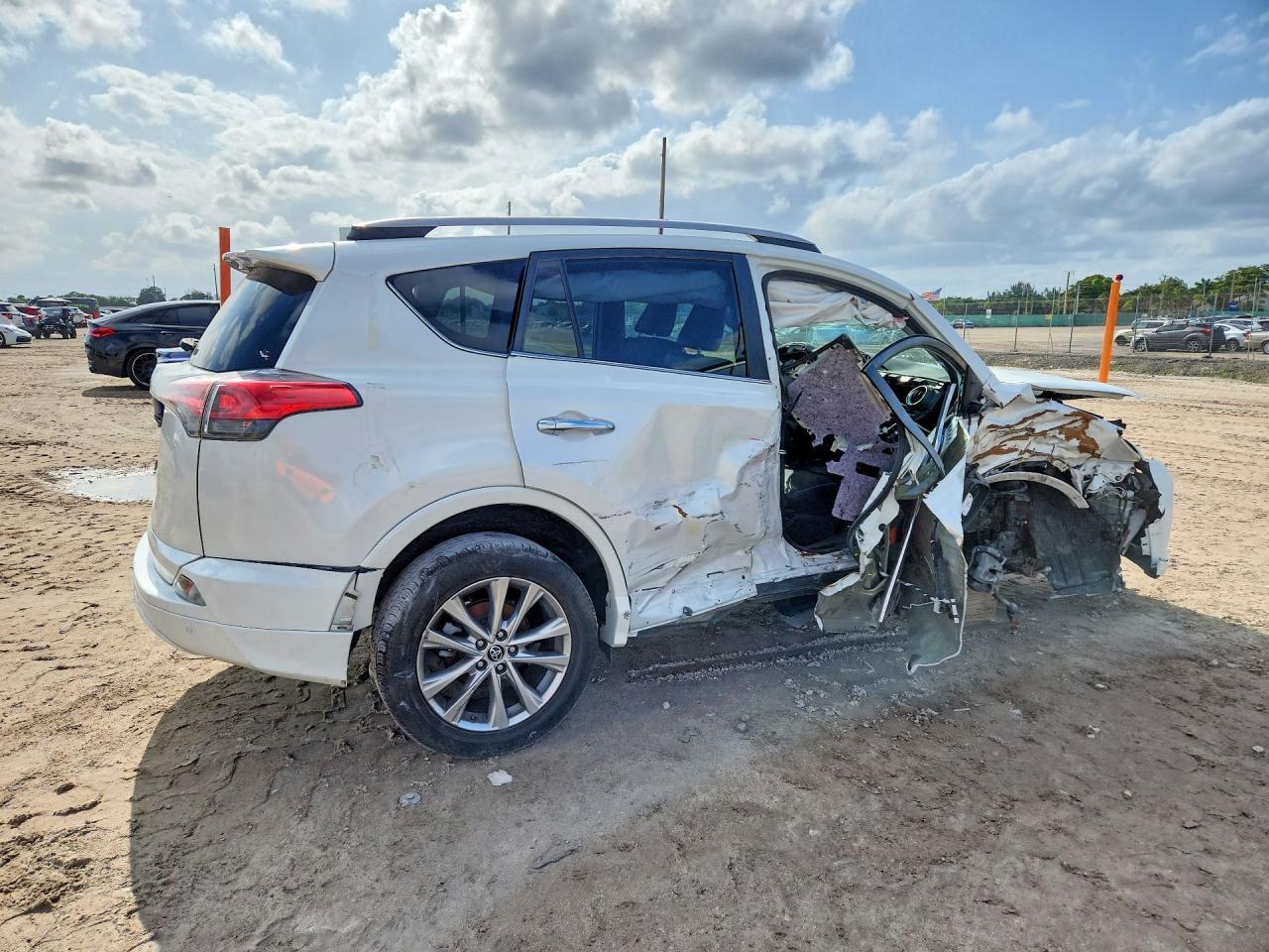 2017 Toyota Rav4 Platinum - zdjęcie 3