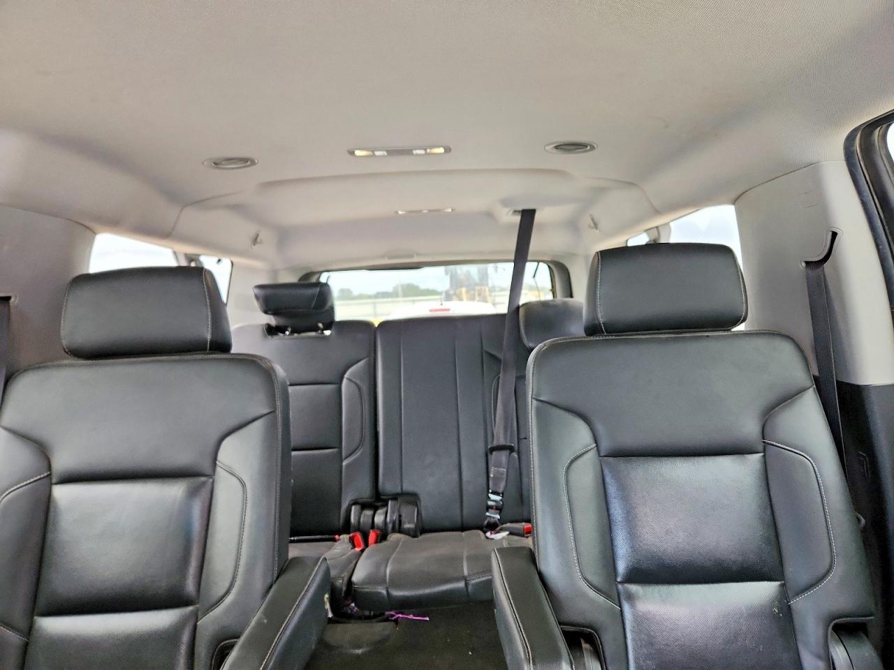 2018 Chevrolet Suburban K1500 Premier - zdjęcie 10