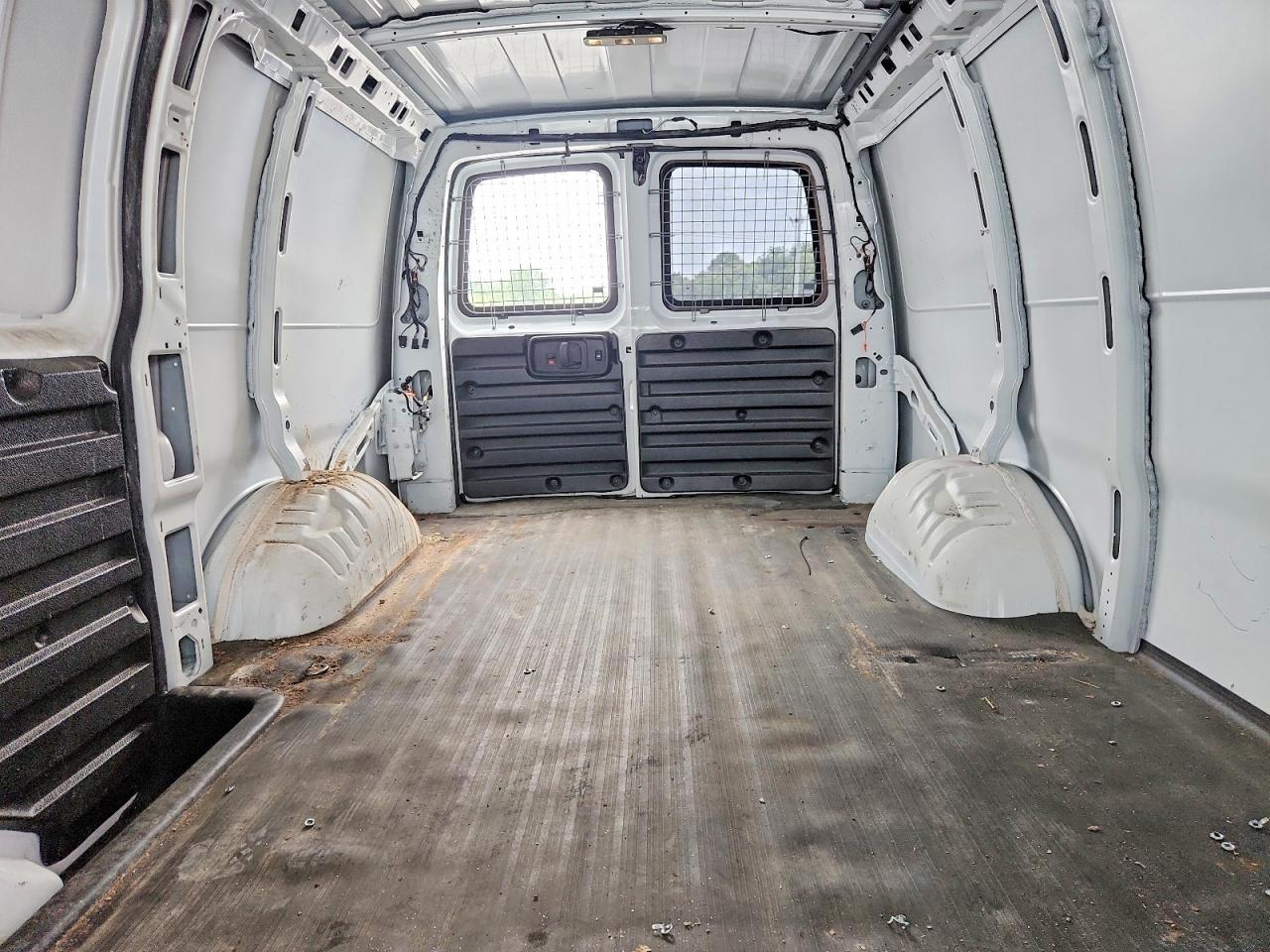 2020 Chevrolet Express G2500 - zdjęcie 10