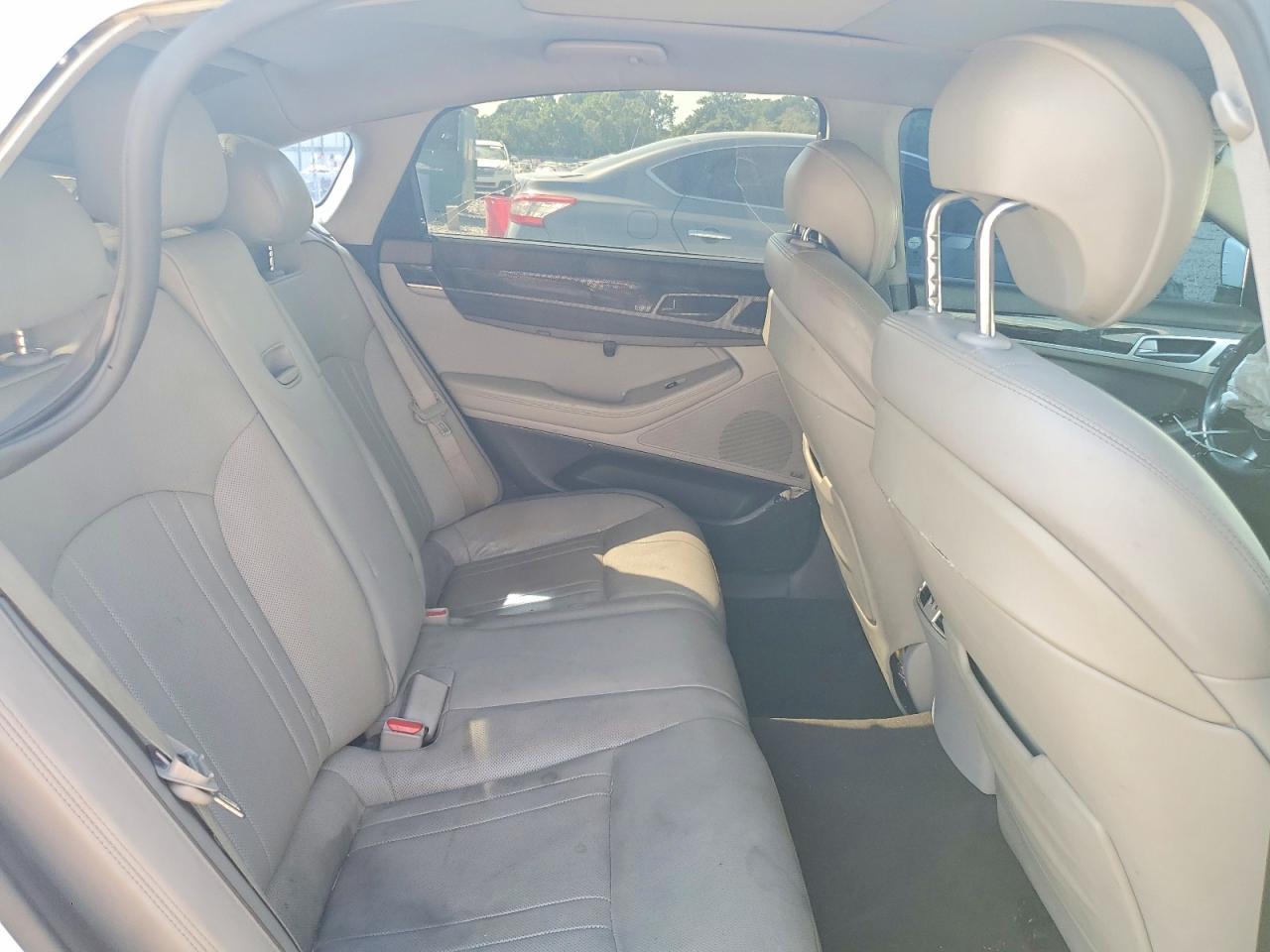 2015 Hyundai Genesis 3.8L - zdjęcie 10
