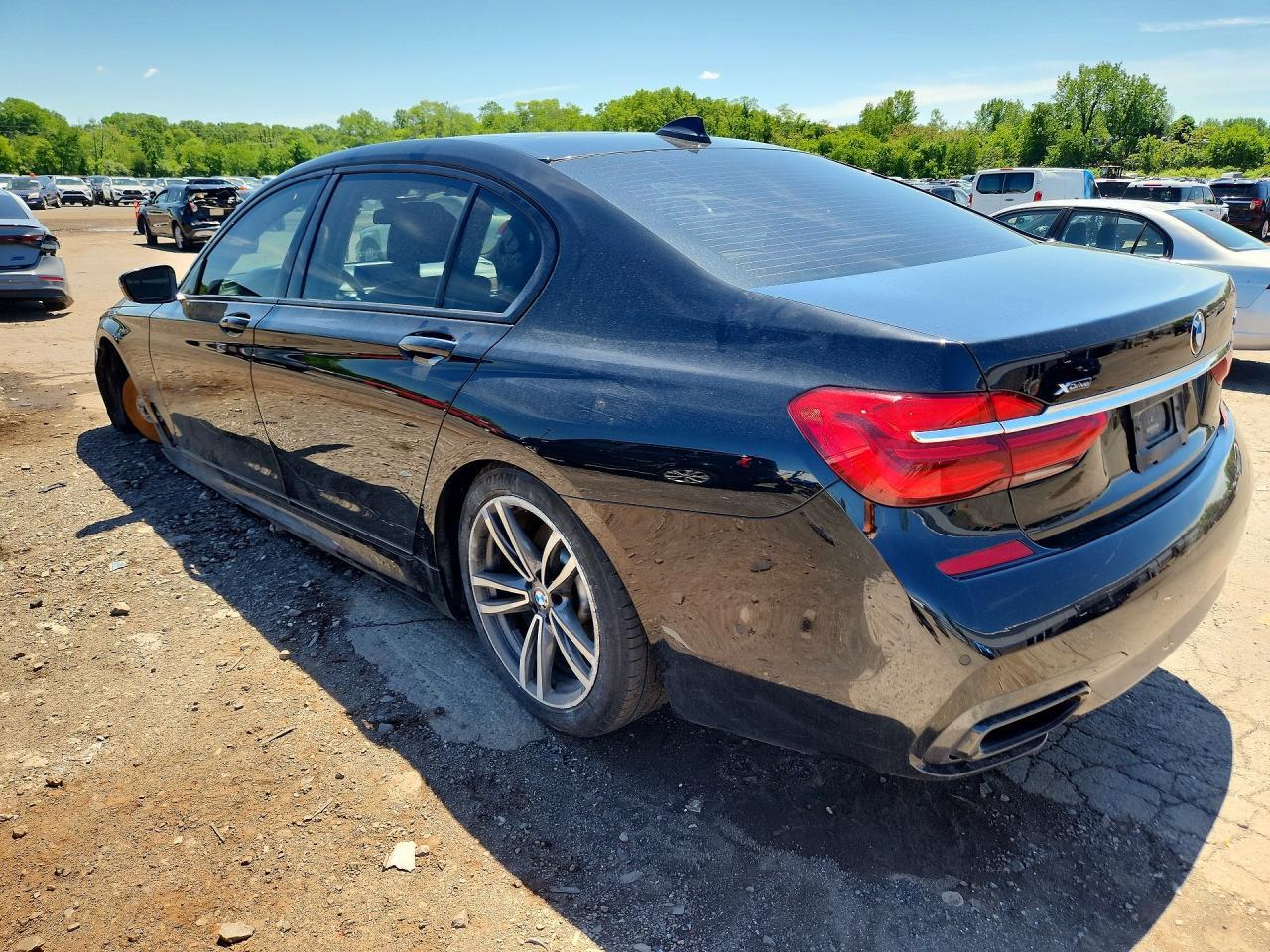 2018 BMW 750 Xi - zdjęcie 2
