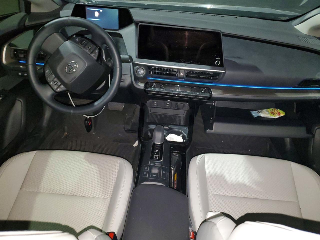 2024 Toyota Prius Xle - zdjęcie 8