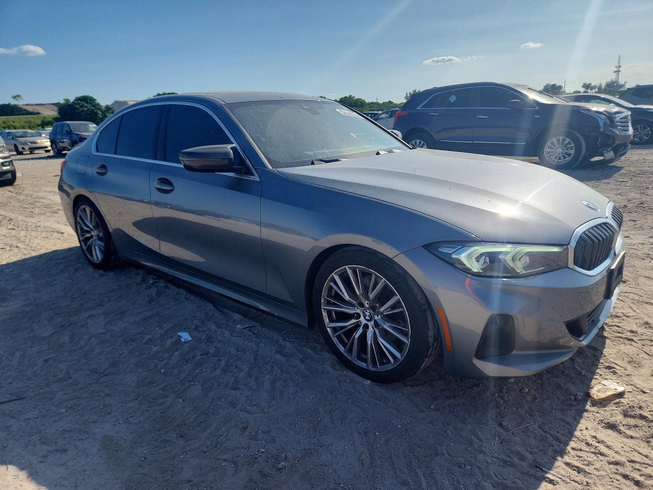 2024 BMW 330I - zdjęcie 4