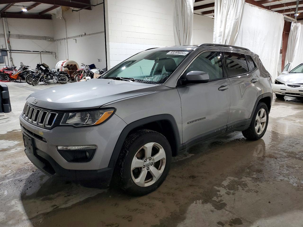 2019 Jeep Compass Latitude - zdjęcie główne