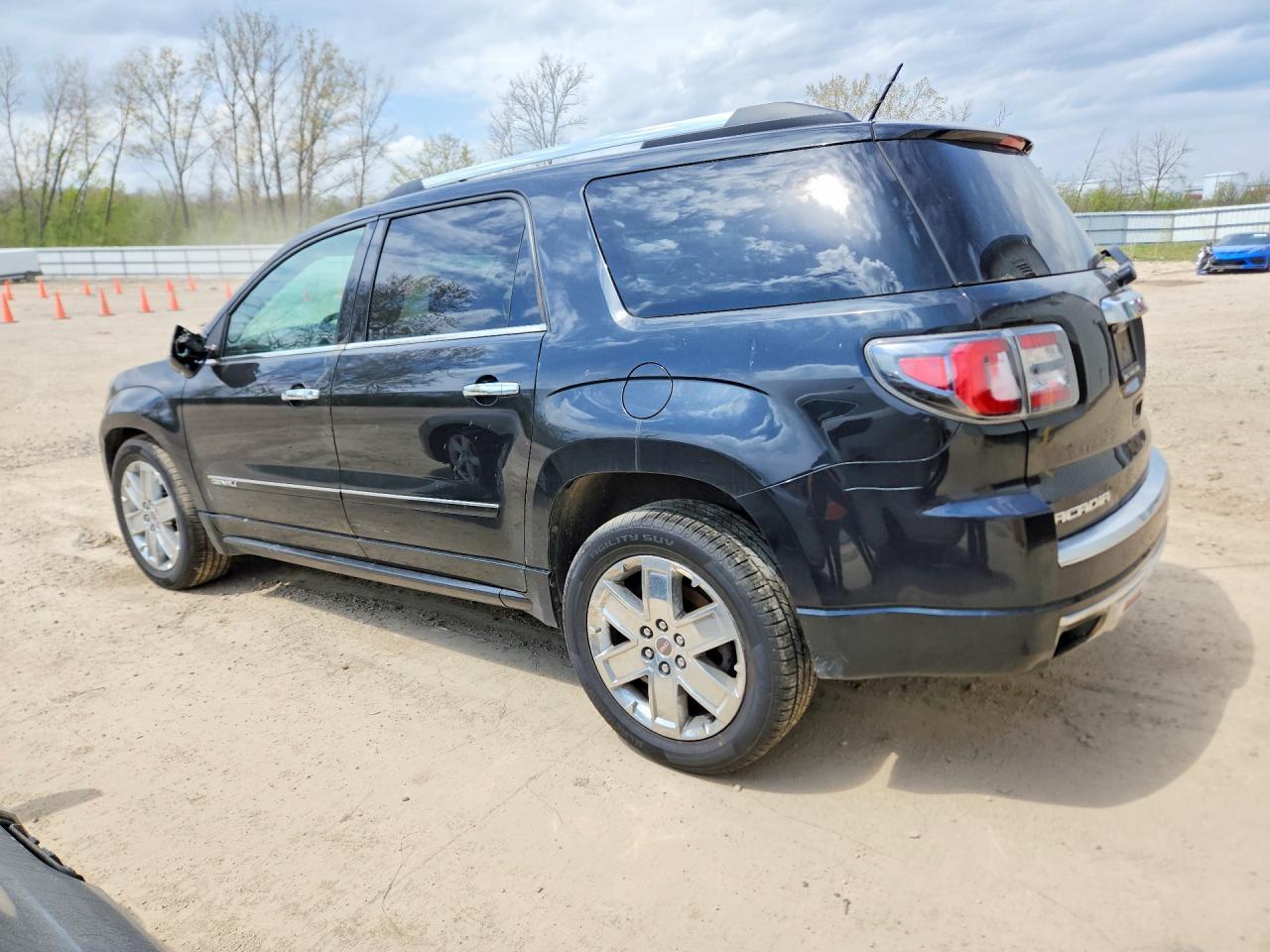 2014 GMC Acadia Denali - zdjęcie 2