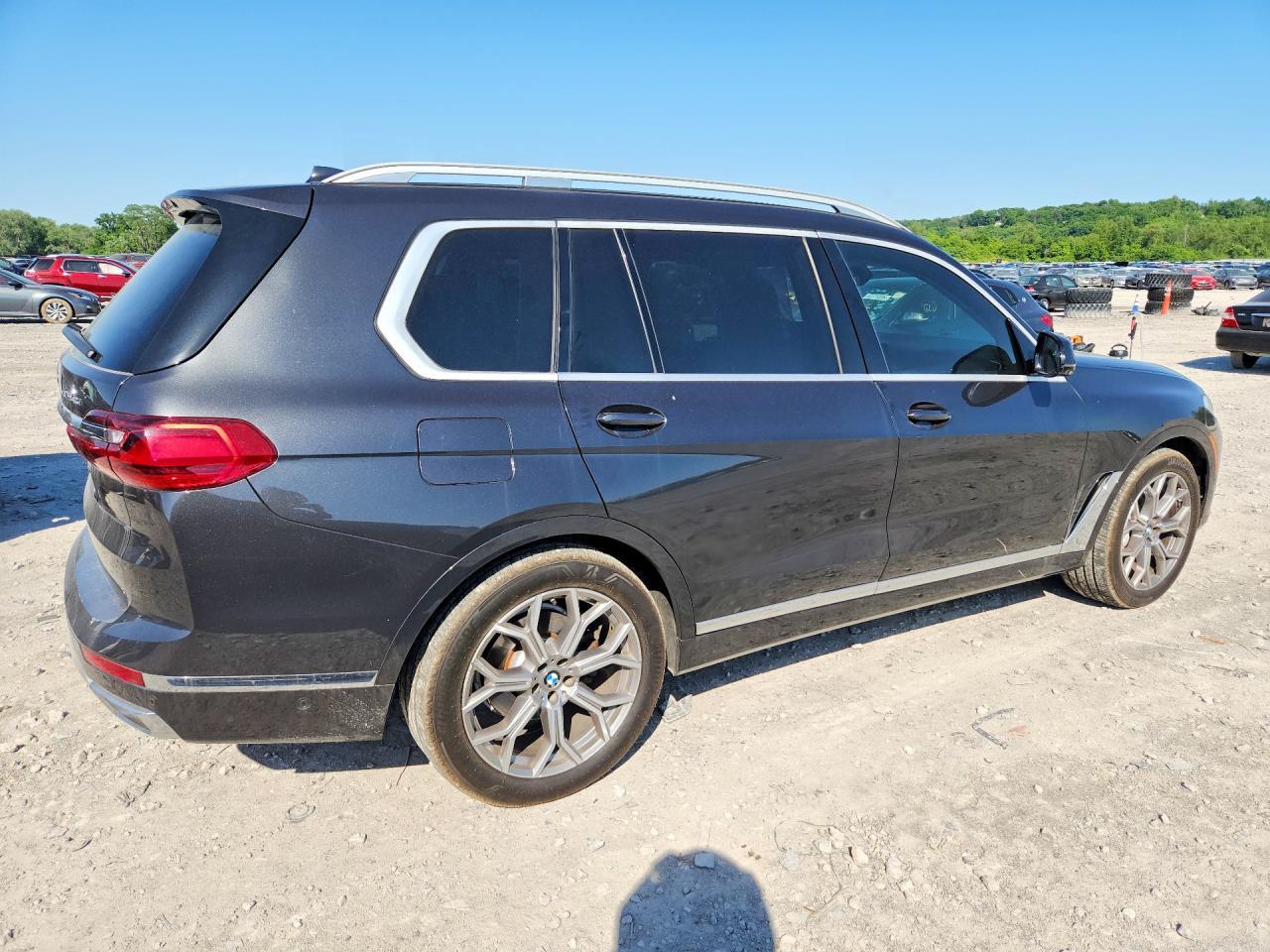 2021 BMW X7 xDrive40I - zdjęcie 3