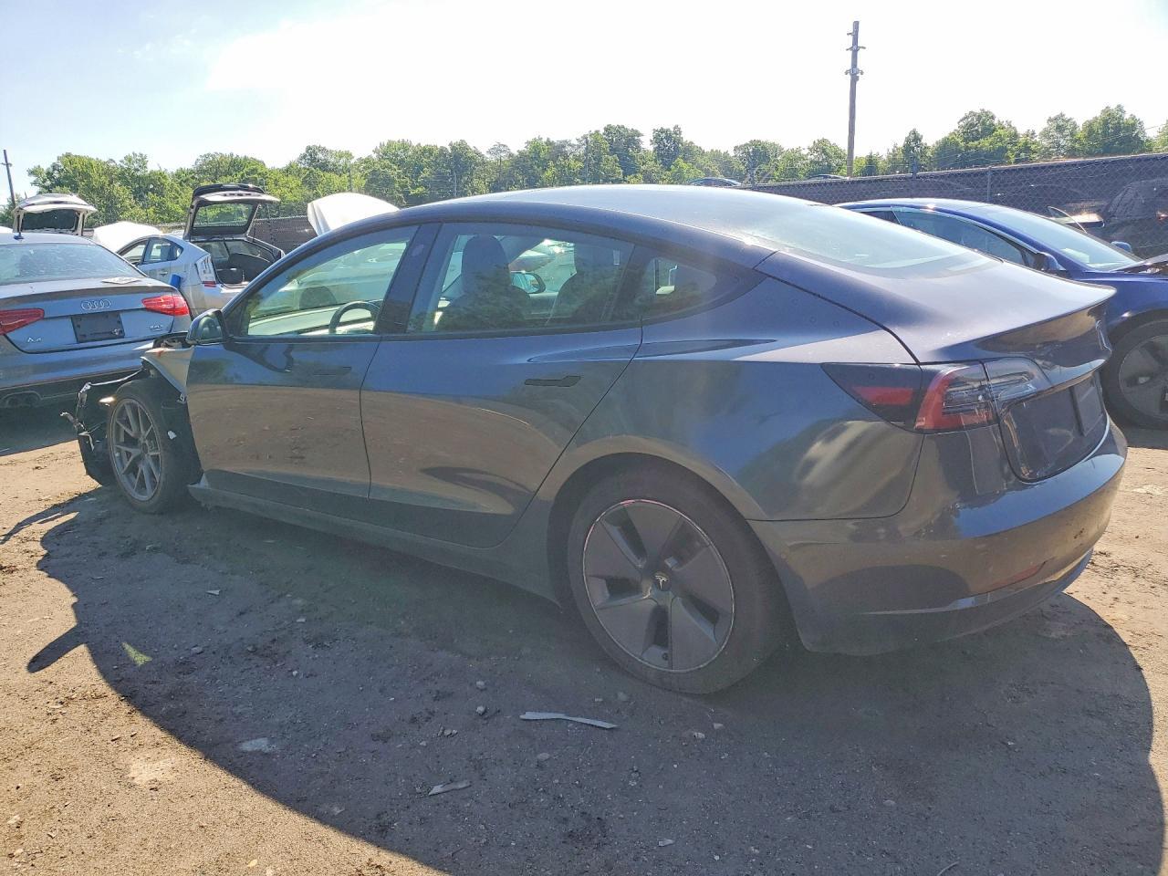 2022 Tesla Model 3 - zdjęcie 2