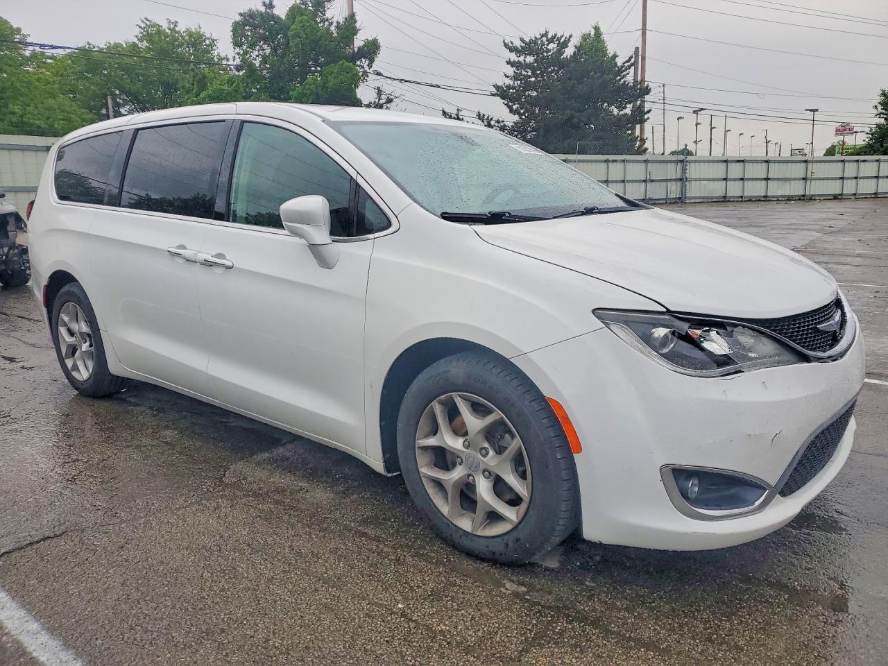 2018 Chrysler Pacifica Touring Plus - zdjęcie 4