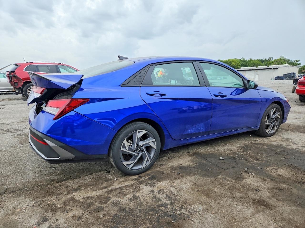 2025 Hyundai Elantra Sel Sport - zdjęcie 3