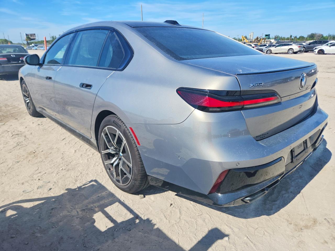 2025 BMW 760 Xi - zdjęcie 2