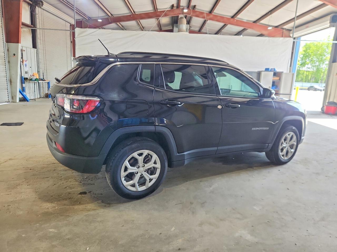 2024 Jeep Compass Latitude - zdjęcie 3