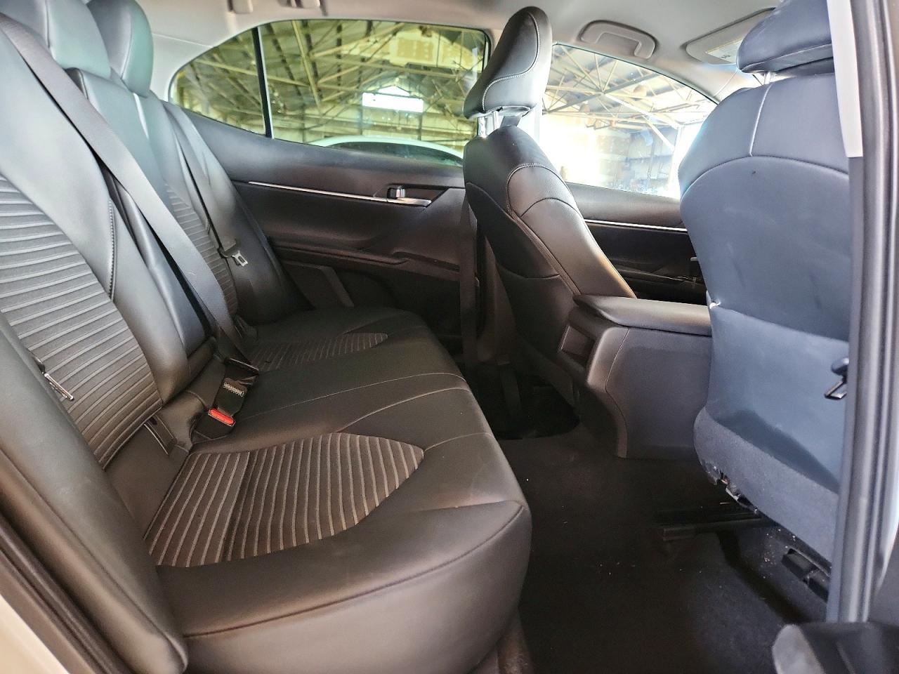2020 Toyota Camry Se - zdjęcie 10