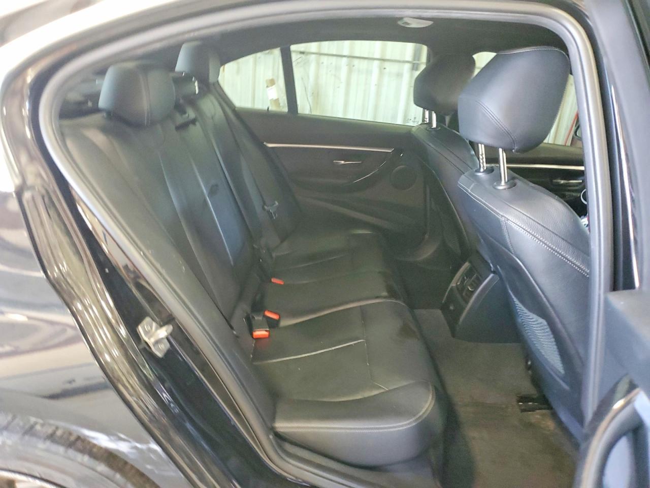 2018 BMW 330 - zdjęcie 10