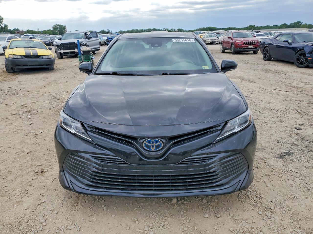 2020 Toyota Camry Le - zdjęcie 5