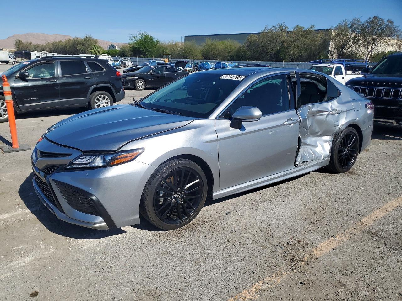 2024 Toyota Camry Xse - zdjęcie główne
