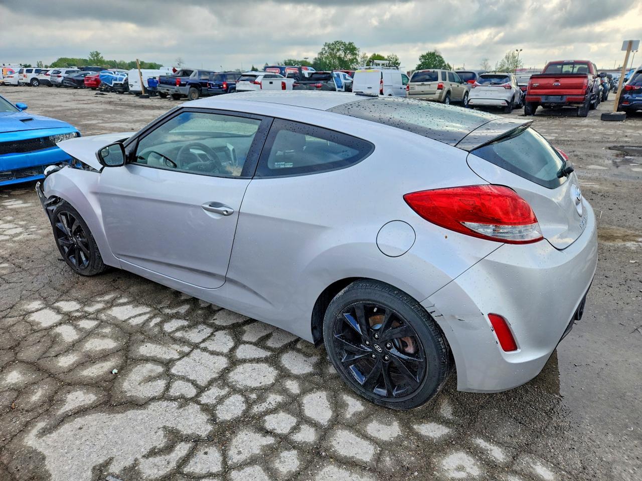 2016 Hyundai Veloster Base - zdjęcie 2