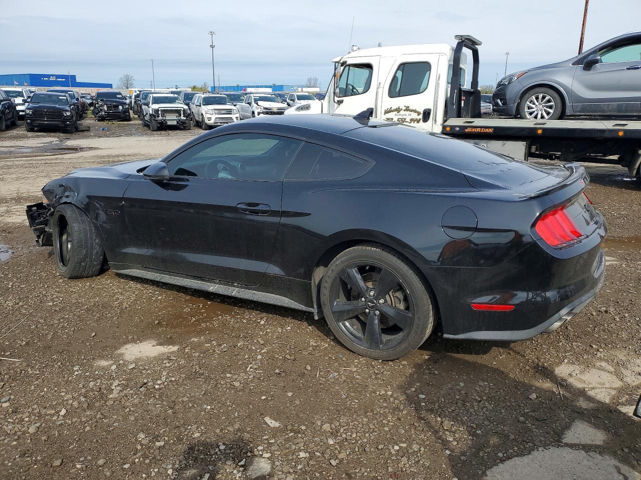 2022 Ford Mustang Gt - zdjęcie 2