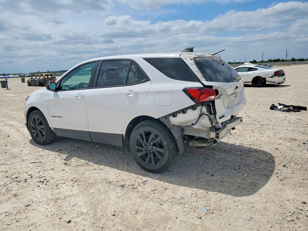 2024 Chevrolet Equinox Ls - zdjęcie 2
