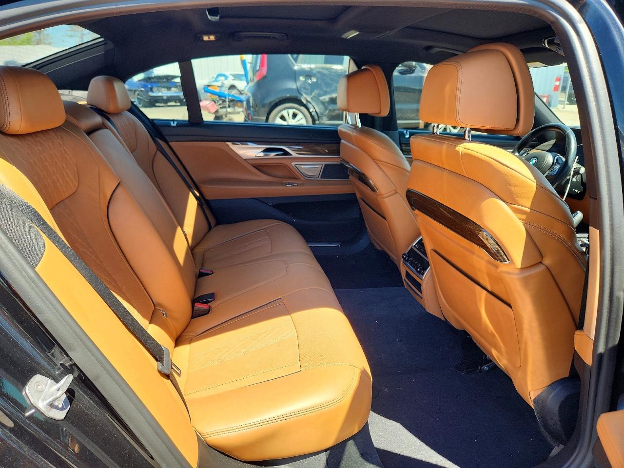 2018 BMW 750 Xi - zdjęcie 10