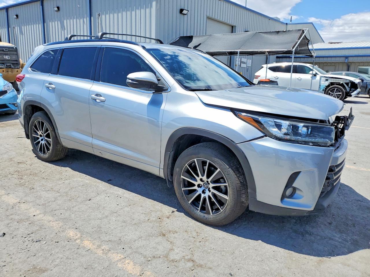 2017 Toyota Highlander Se - zdjęcie 4