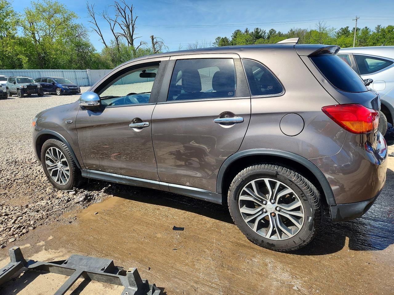 2017 Mitsubishi Outlander Sport Es - zdjęcie 2