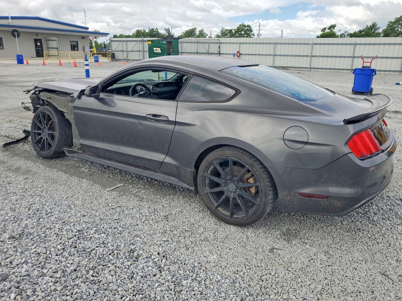 2015 Ford Mustang - zdjęcie 2