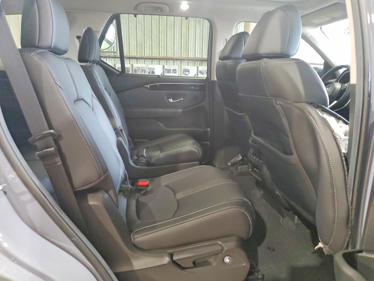 2025 Honda Pilot Touring - zdjęcie 11