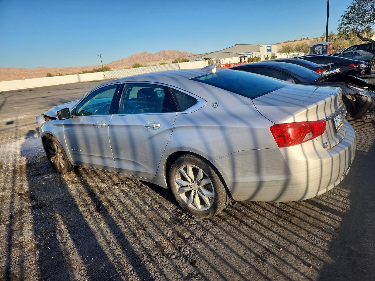 2019 Chevrolet Impala Lt - zdjęcie 2