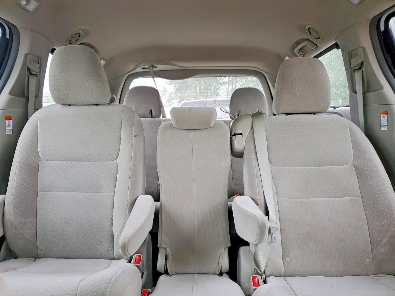 2015 Toyota Sienna - zdjęcie 10