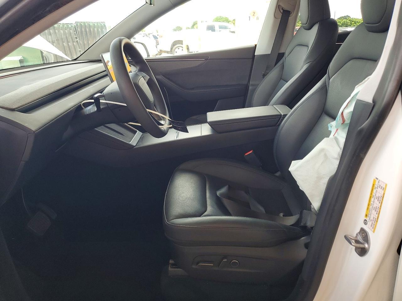 2026 Tesla Model Y - zdjęcie 7