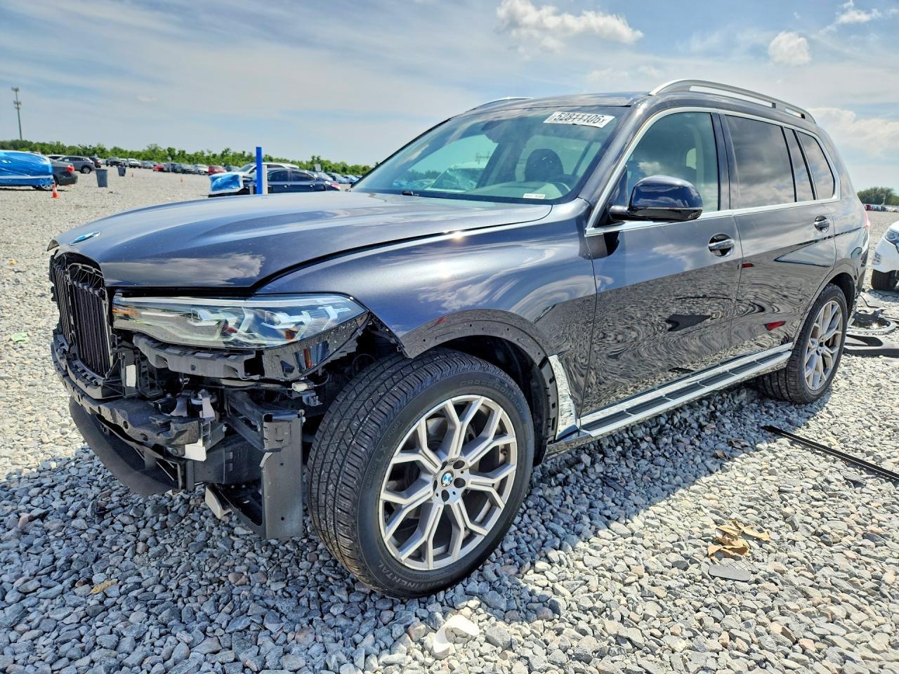 2021 BMW X7 xDrive40I - zdjęcie główne