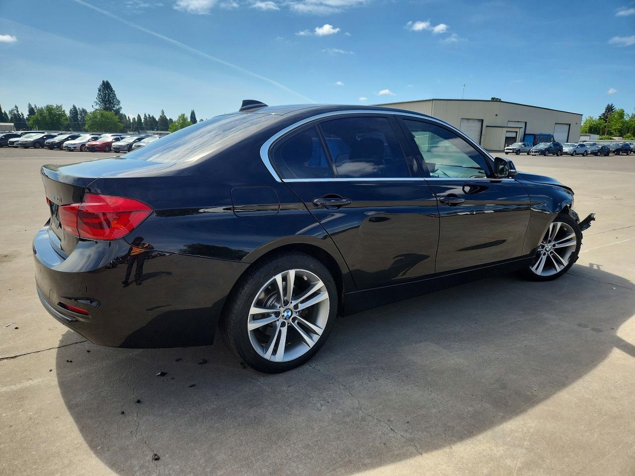2017 BMW 330 I - zdjęcie 3