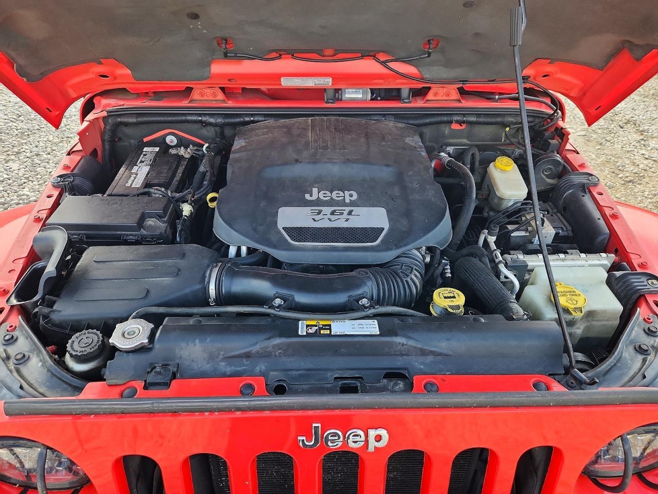 2013 Jeep Wrangler Sahara - zdjęcie 12