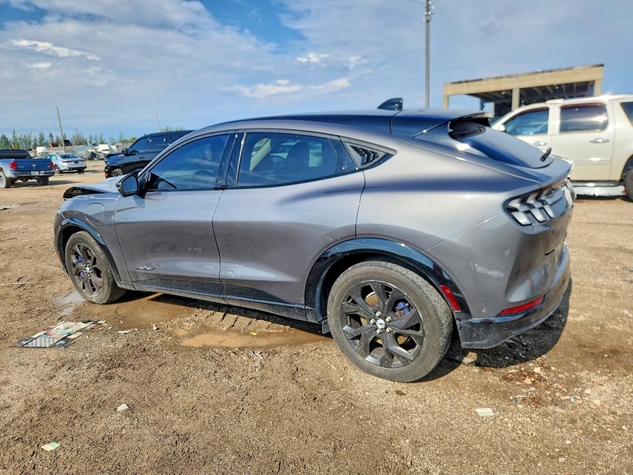 2023 Ford Mustang Mach-E Premium - zdjęcie 2