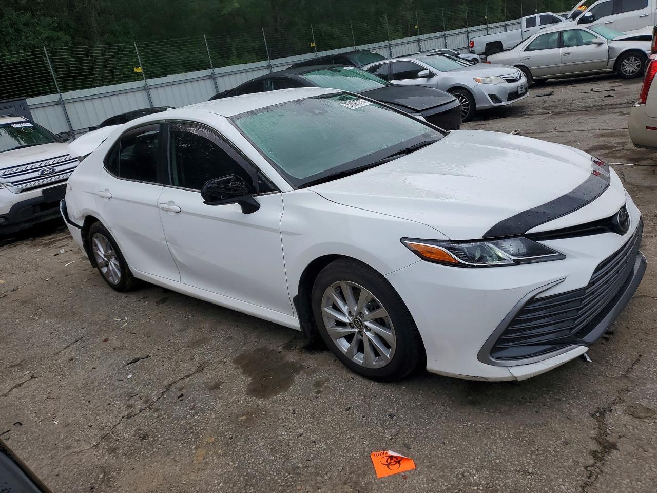 2023 Toyota Camry Le - zdjęcie 4