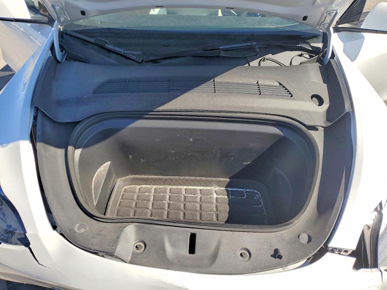 2024 Tesla Model Y - zdjęcie 11