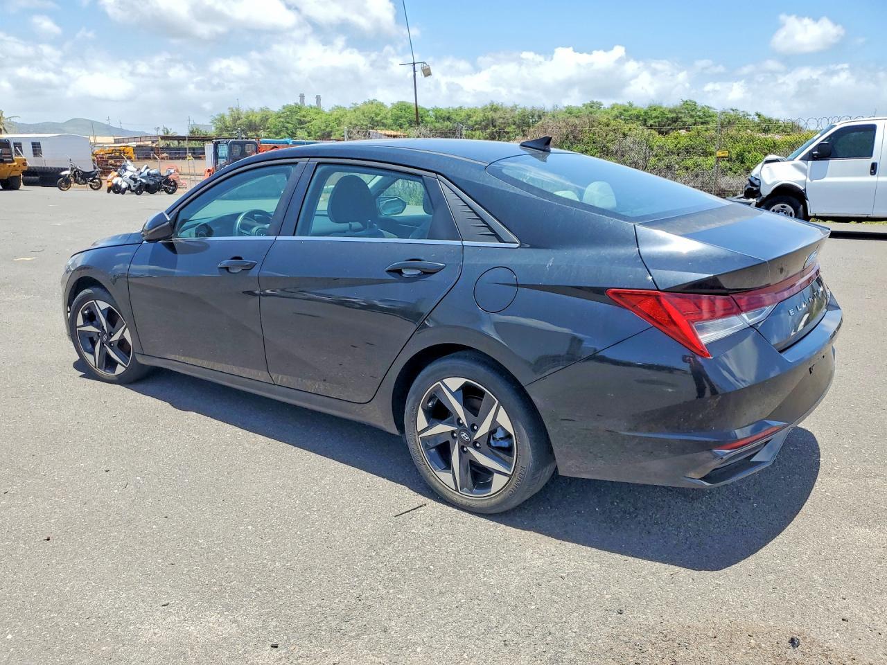 2023 Hyundai Elantra Limited - zdjęcie 2