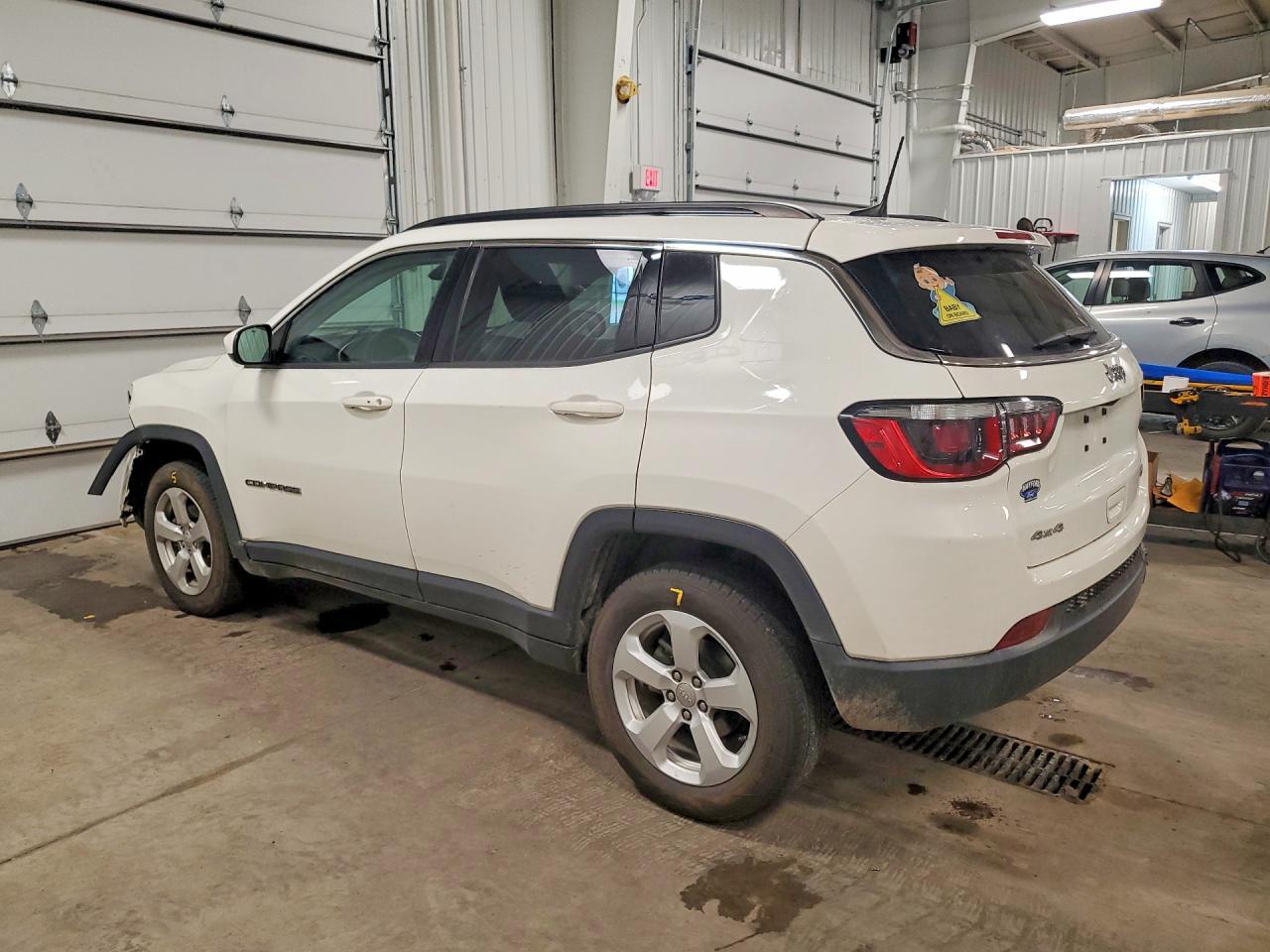 2020 Jeep Compass Latitude - zdjęcie 2