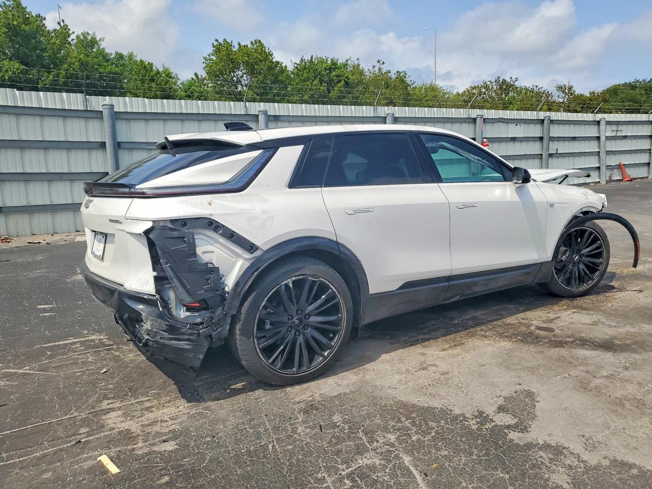 2025 Cadillac Lyriq Sport - zdjęcie 3