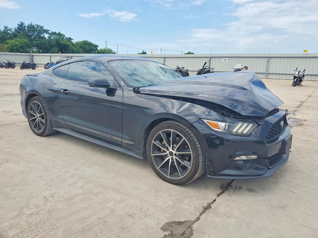 2017 Ford Mustang - zdjęcie 4