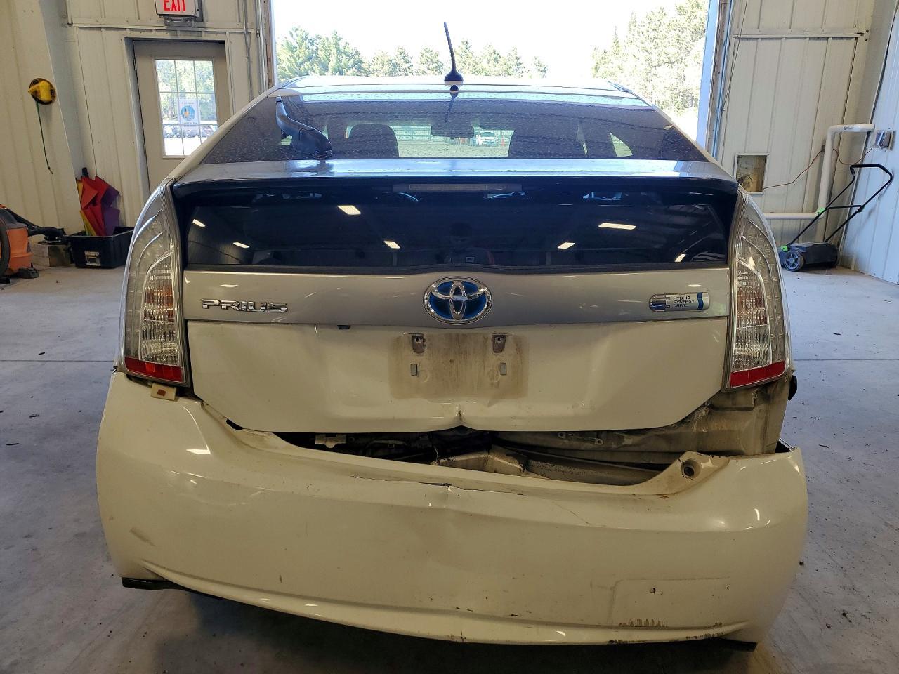 2013 Toyota Prius Plug-In Hybrid Base - zdjęcie 6